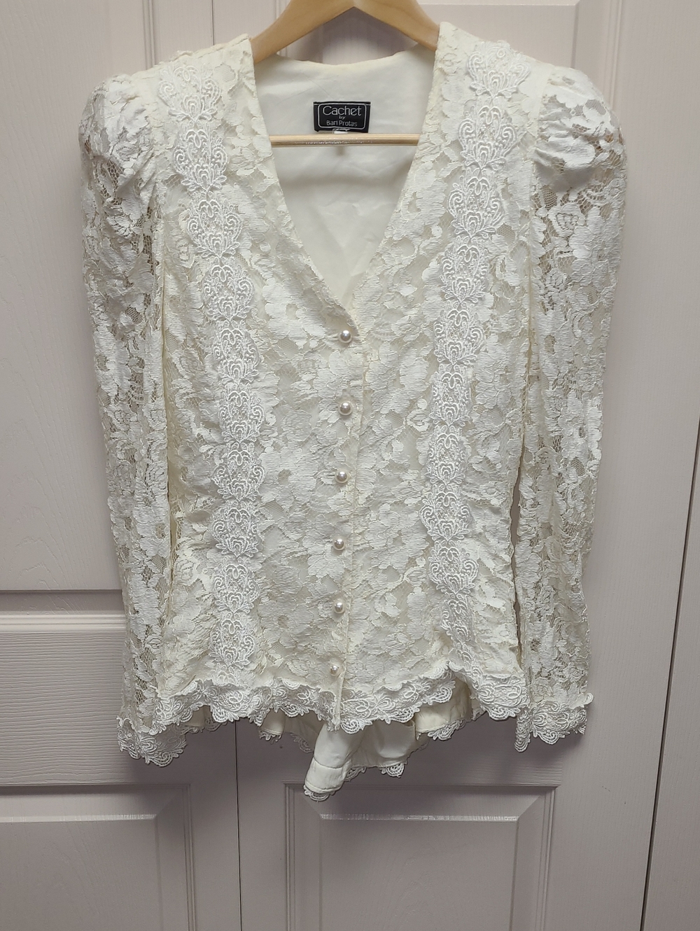 Vintage Cachet Delicate Ivory Lace Pearl-Button V-Neck Romantic Victorian Blouse
